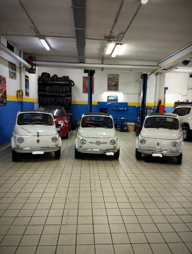 Auto storiche in officina